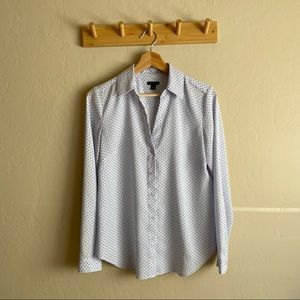 Ann Taylor button down shirt, Size S
